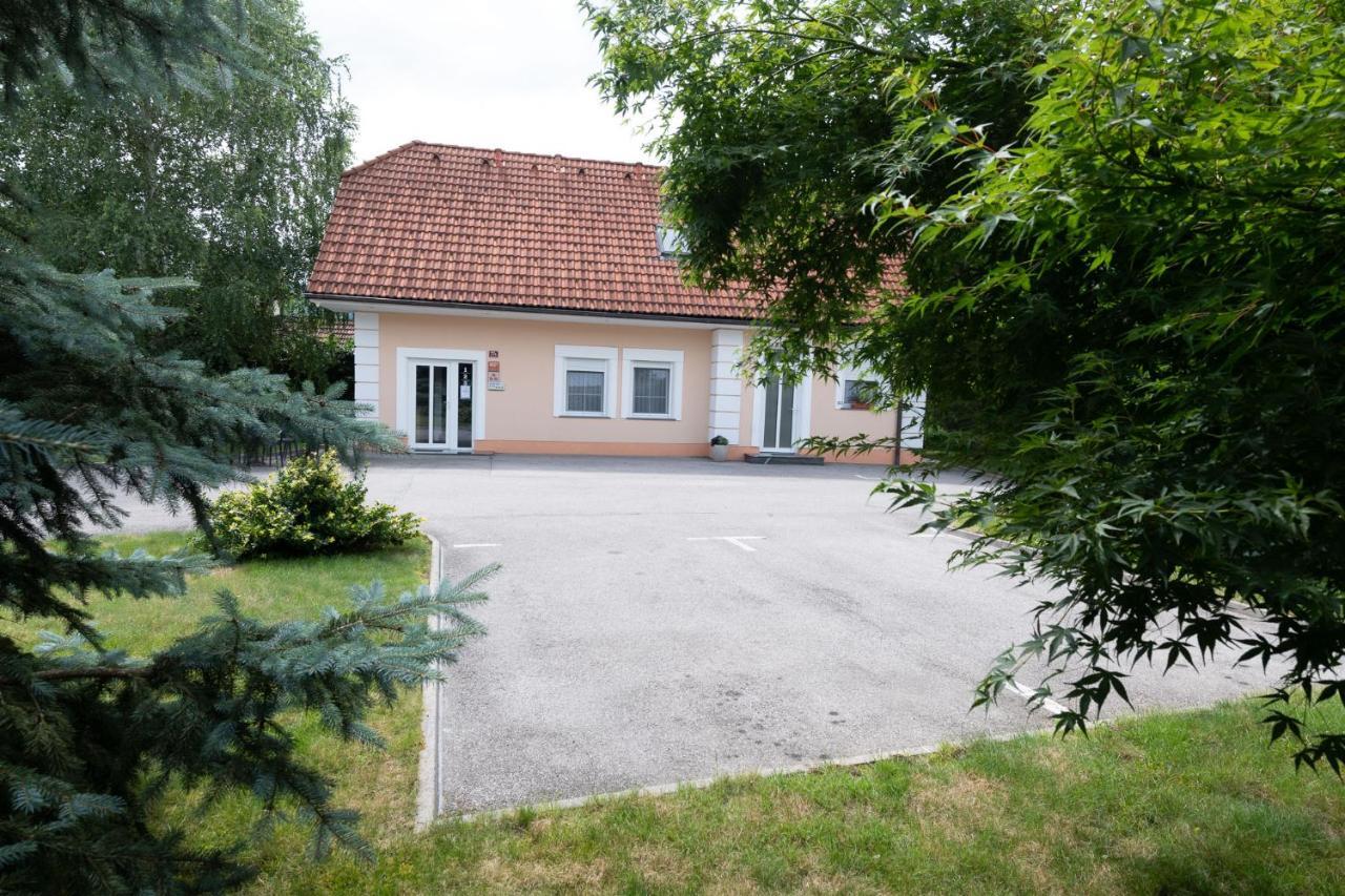 Apartmaji In Sobe Ramar Straza Exterior foto