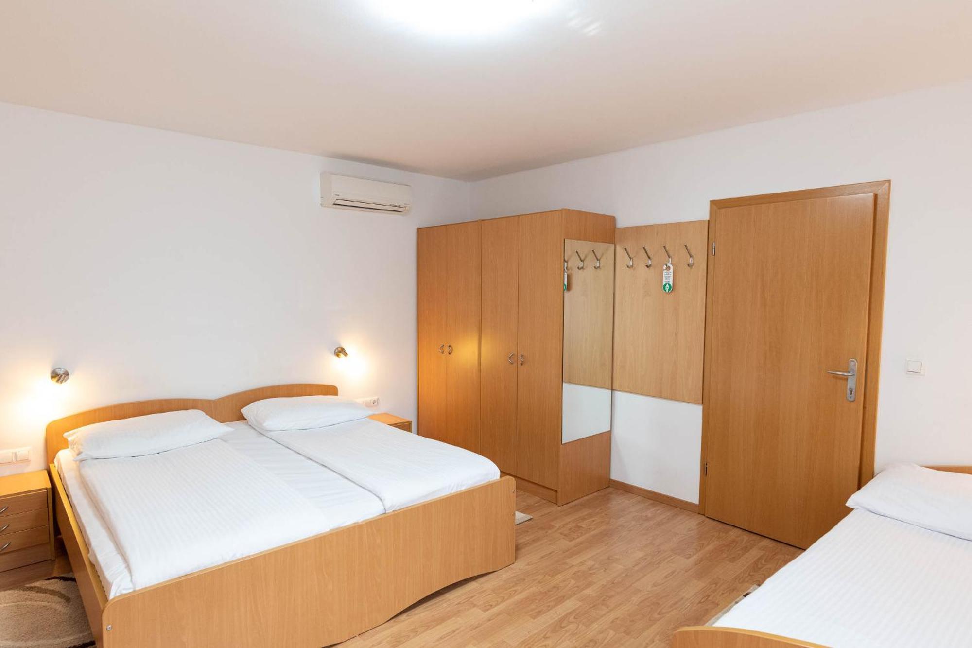 Apartmaji In Sobe Ramar Straza Exterior foto