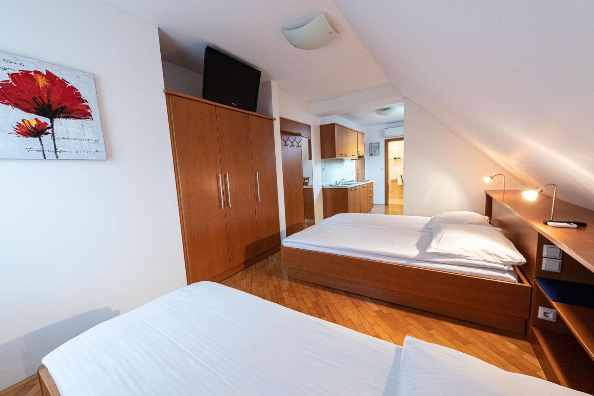 Apartmaji In Sobe Ramar Straza Exterior foto
