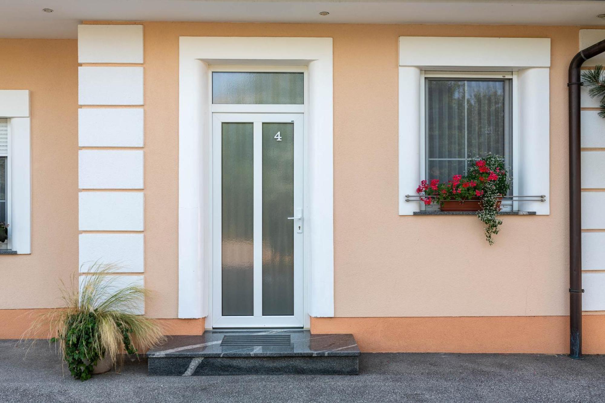 Apartmaji In Sobe Ramar Straza Exterior foto